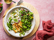 Image of Reis mit Halloumi und frischem Salat