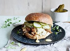 Image of Pulled Pork Burger mit Honig Senf Sauce