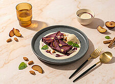 Image of Zwetschgenterrine mit Mandeln