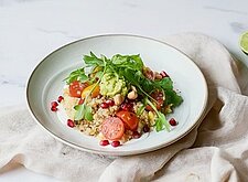 Image of Quinoasalat mit Guacamole & Buttermilch Dressing
