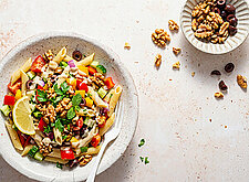 Image of Arabischer Pastasalat mit Nussdressing