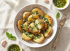 Image of Gebackene Kartoffeln mit Minze und Knoblauch