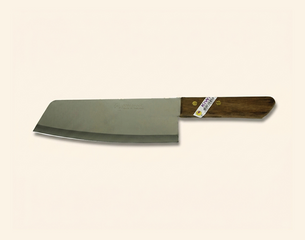Breites chinesisches Hackmesser mit gerader Edelstahlklinge und braunem Holzgriff, liegend auf hellem Hintergrund.