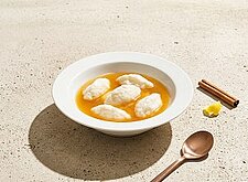 Image of Zimtschneenockerln in Apfelmostsauce