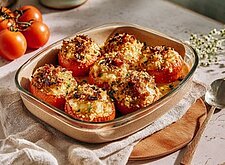 Image of Mit Speck und Camembert gefüllte Tomaten