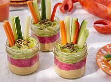 Image of Hummus-Gläschen mit Gemüsesticks