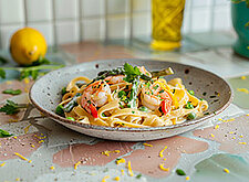 Image of Pasta mit Spargel und Garnelen