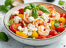 Image of Tomaten-Shrimpssalat mit Ziegenkäse