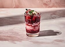 Image of Erdbeerbecher à la russe