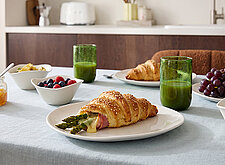 Image of Spargel-Croissants mit Schinken und Sauce Hollandaise