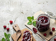 Image of Kirschkonfitüre mit Himbeeren