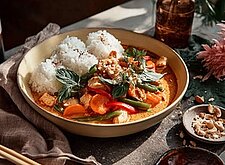 Image of Schnelles Rotes Thai Curry mit Hähnchen