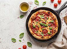 Image of Salami Pizza aus der Pfanne