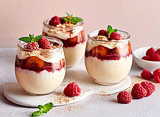 Image of Schichtdessert mit Himbeeren