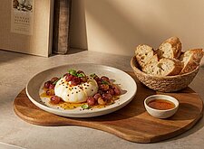 Image of Burrata mit Ofentrauben und Chili Honig