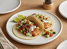 Image of Lachs Tacos mit Gurkensalsa
