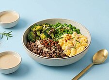 Image of Rindshackfleisch Ei Bowl mit Broccoli