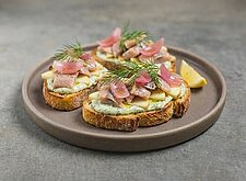 Image of Crostini mit Apfel und Matjes Salat