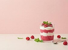 Image of Schichtdessert mit Himbeeren