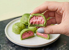 Image of Strawberry Matcha Chocolate