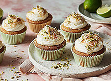 Image of Kokos-Cupcakes mit Limetten-Frosting