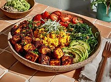 Image of Salad Breakfast Bowl mit veganem Ei