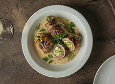 Image of Festtagsroulade gefüllt mit Spargel