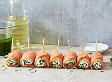 Image of Schnittlauch in Räucherlachs Röllchen