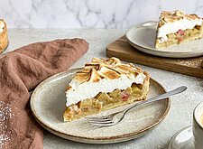 Image of Rhabarber-Kuchen mit Kruste