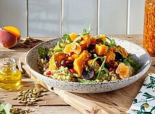 Image of Herbst Bowl mit gebackenem Kürbis und Aprikosen