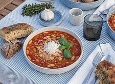 Image of Tomaten Bohnen Suppe mit Parmesan