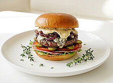 Image of Brioche Burger mit Blauschimmelkäse & Dijonsenf Sauce