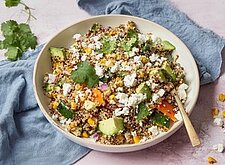 Image of Quinoa Salat mit Mais und Avocado