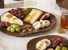 Image of Käse-Frucht-Teller mit Hot Honey