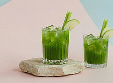 Image of Selleriesaft mit Apfel und Spinat