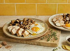 Image of Hühnerbrust mit Ei und Champignons