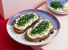Image of Schnittlauchbrot mit Sauerrahmbutter