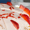 Orangen-Sahne-Torte mit Erdbeeren